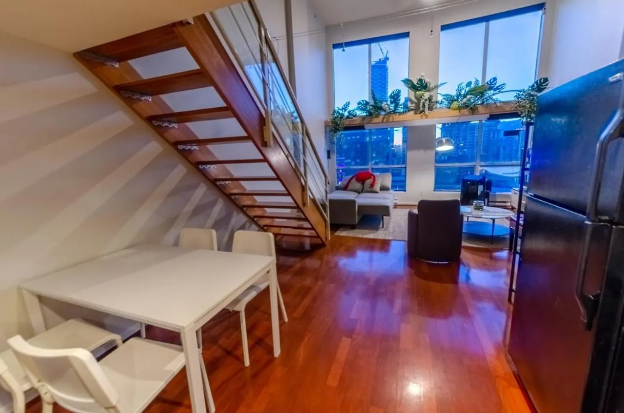 Loft In Downtown Vancouver With Free Parking