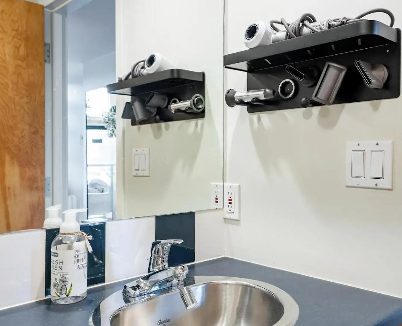 Apartamento Loft In Downtown Vancouver With Free Parking Canadá